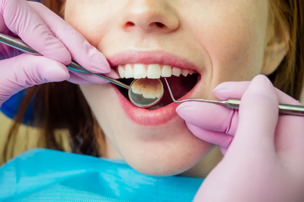Understand Critical Early Warning Signs To Keep Your Gums Healthy