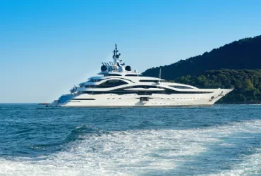 Exploring Luxury Yacht Trends for Modern Sea Travelers