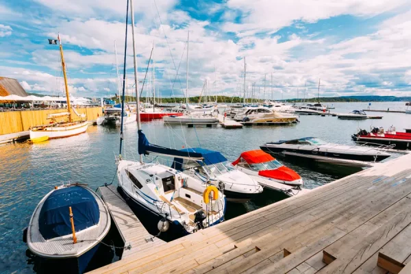norway-oslo-aker-brygge-district-wooden-sea-pie-2026-01-08-22-28-53-utc